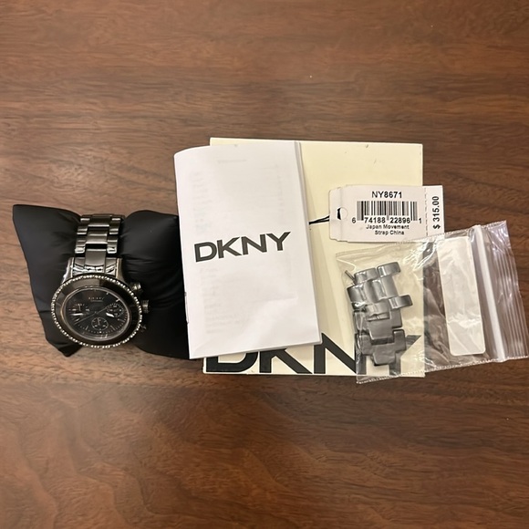 DKNY Women’s Watch - Picture 5 of 6